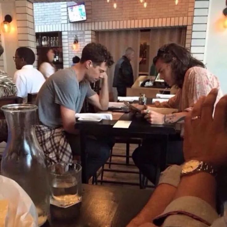 themissstyles28's tweet image. "Harry styles nunca tuvo un rumor con algún hombre"
Bro si vienes de pandemia o no eres nada fan, por supuesto que nunca conociste a Xander