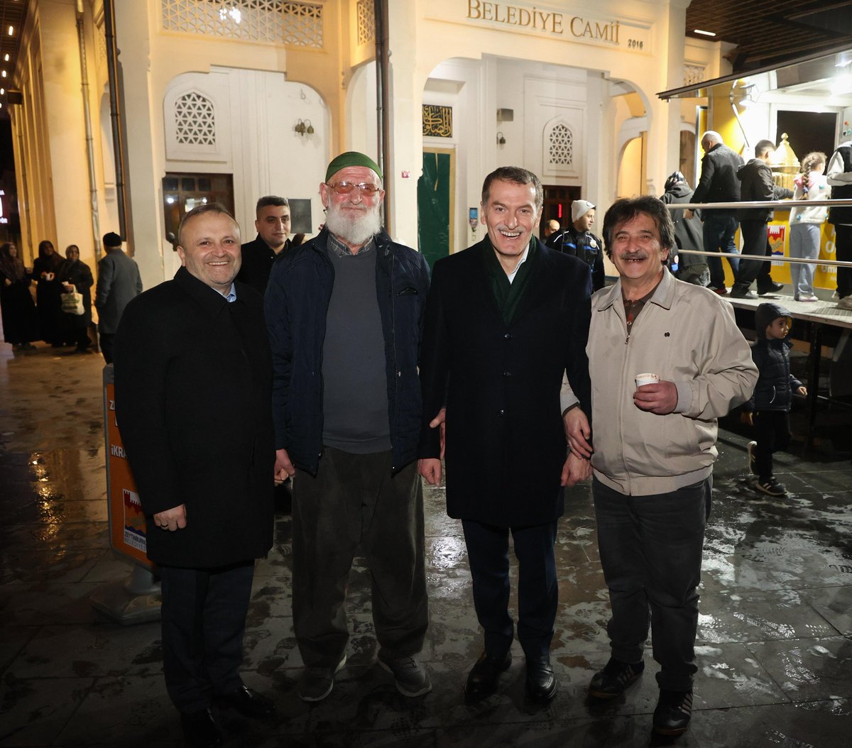 Bu akşam salep ikramımız bizim camideydi.

Gelenlere, içenlere afiyet şifa olsun.

🕌 Belediye Camii