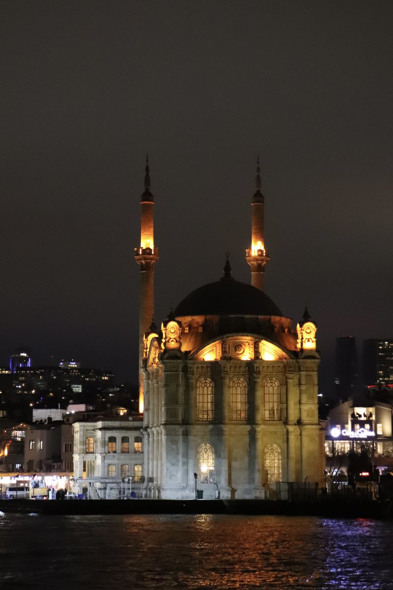 “Rabbim kalplerimizi her anlamda toparlasın, düzeltsin, sevdirsin sevindirsin.”

• Ortaköy Cami | 25 Ramazan