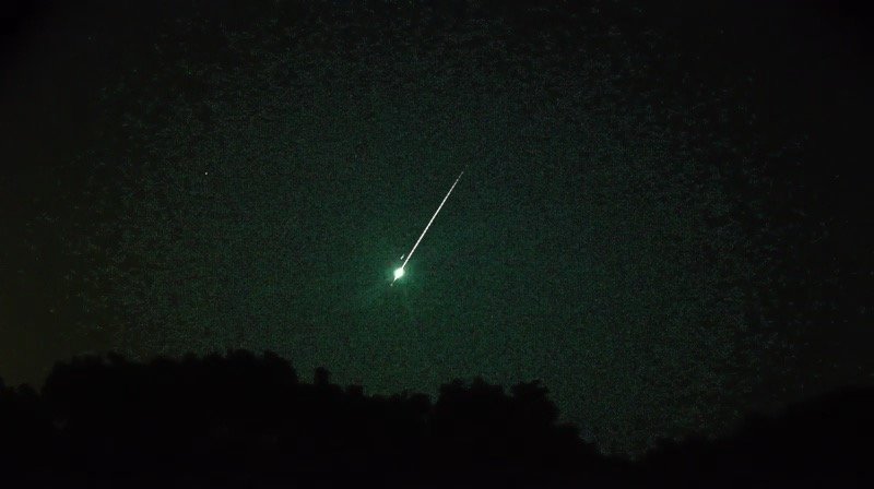 DepremDedektoru's tweet image. Türkiye’nin birçok şehrinde yeşil renkli bir meteor görüldü.
#meteor #göktaşı