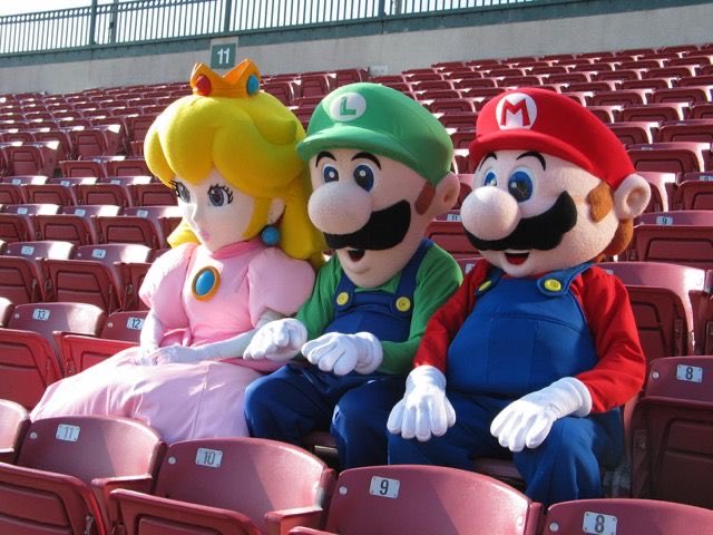 Behind The Scenes Pics That Look Like Shitposts tweet media