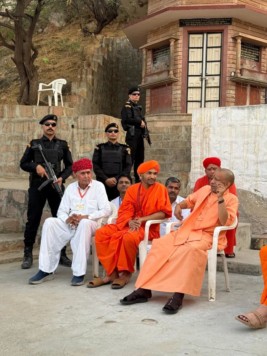 vikramjnvu_09's tweet photo. 📍 सिरे मंदिर जालोर 
@myogiadityanath https://t.co/geznnD8gKJ