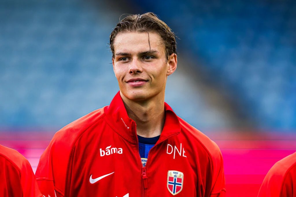 ConceptScouting's tweet photo. Jens Hjertø-Dahl (20, 🇳🇴) running the show for Tromsø tonight. 🧠⚽

3 goals from 7 shots
5 shots on target
1.14 xG | 2.07 xGOT

23/27 passes (85%)
13 passes completed in the opposition half

45 touches
67.6m total progression
2 progressive carries

Clinical in front of goal and constantly moving play forward. A standout display in Tromsø’s win over Fredrikstad. 🔥