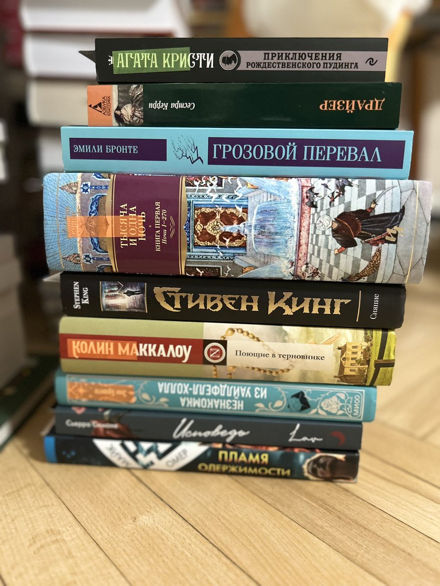 HTC77A's tweet photo. Фотографировала подруге сколько у меня недочитанных книг по причине не попала в настроение, взяла в неподходящее время 😩
Но, я хочу их дочитать т.к. уверена там много хороших историй 🤌🏻 https://t.co/RqLOsBiA0C