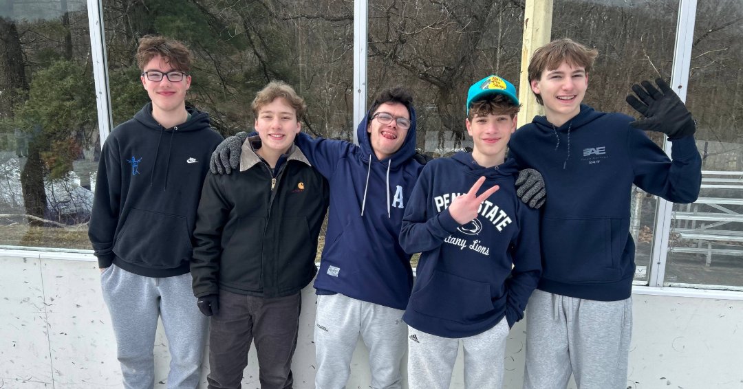 AquinasAcademy_'s tweet photo. Our annual High School outing to the ice skating rink in North Park was warm and sunny, though delayed by several weeks! There was plenty of excitement as everyone enjoyed a morning off campus, having fun with their friends and classmates on the ice.
#AquinasHighSchool https://t.co/ah5XOMS5Pg