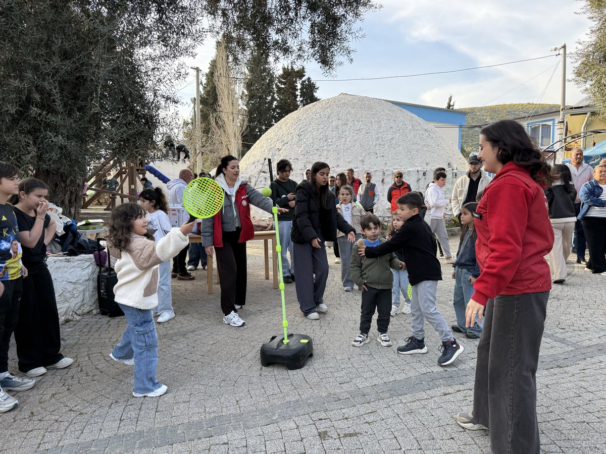 Ramazan Şenlikleri kapsamında Çökertme, Bozalan ve Gökbel köylerimizin katılımıyla Çökertme Köy Meydanı’nda çocuklarımızla bir araya geldik. Geleneksel oyunlar ve etkinliklerle hem eğlendik hem de bol bol güldük. Birlik ve paylaşmanın en güzel örneklerini yaşamaya devam ediyoruz.