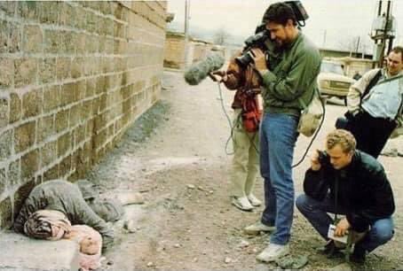 walidmuhamad90's tweet photo. هێشتا برینەکانم ساڕێژ نەبوونە، من هەر بریندارەکەی جارانم😥 https://t.co/UqPGSPBDzd
