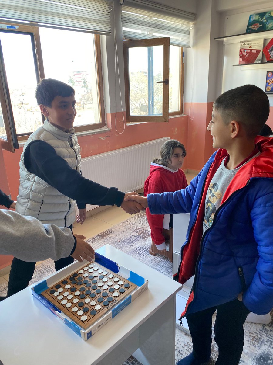 “Zekâ, hız ve dikkat aynı masada buluştu! 🧠🔥
‘Oyunum ve Ben’ 5. Akıl ve Zekâ Oyunları Turnuvamızın ilk gününde Pratik Bardaklar, Qbitz ve Reversi oyunlarında kıyasıya mücadele eden öğrencilerimiz arasından ilk 3 belirlendi. <a href="/ceylan_i/">Emir Ceylan</a> <a href="/faypol56/">Faysal POLAT</a> <a href="/KurtalanMem/">Kurtalan İlçe Milli Eğitim Müdürlüğü</a>