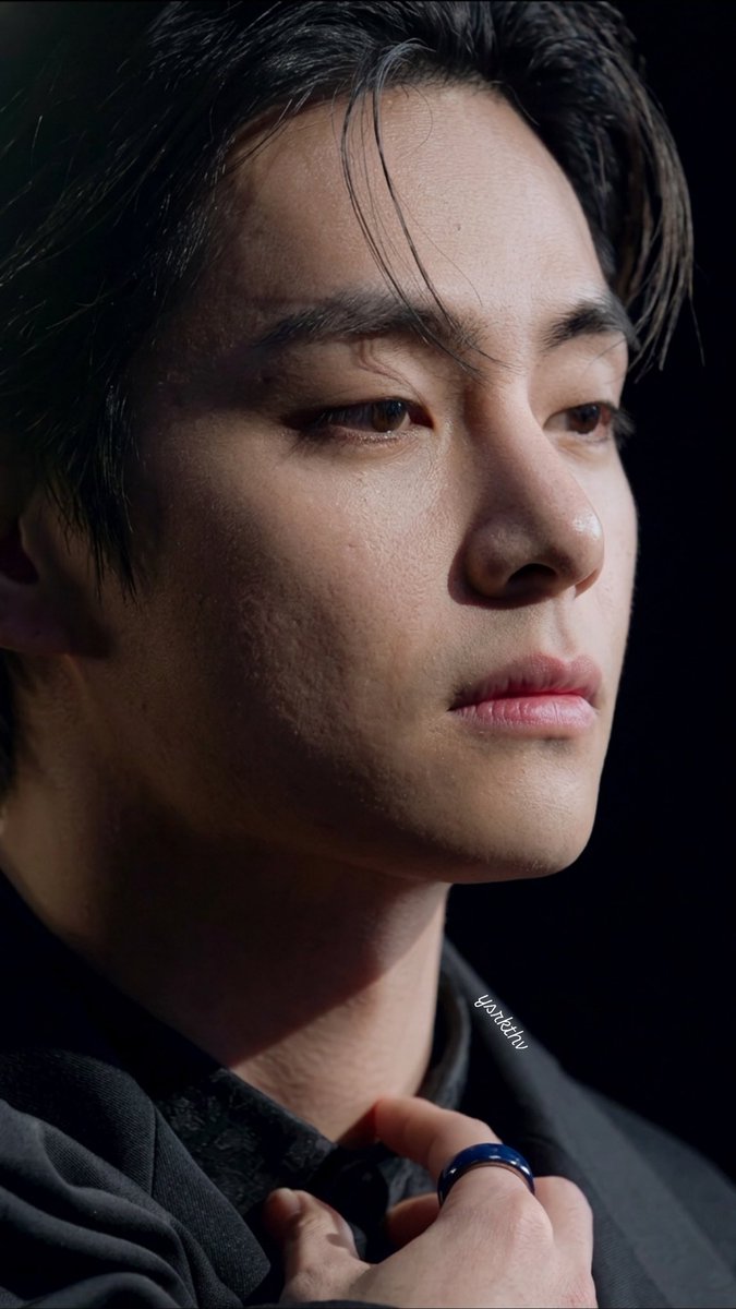 Taehyung details are insane