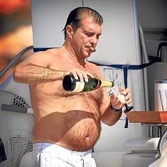 Hola <a href="/victor_font/">Víctor Font</a>, ha guanyat el canvi.