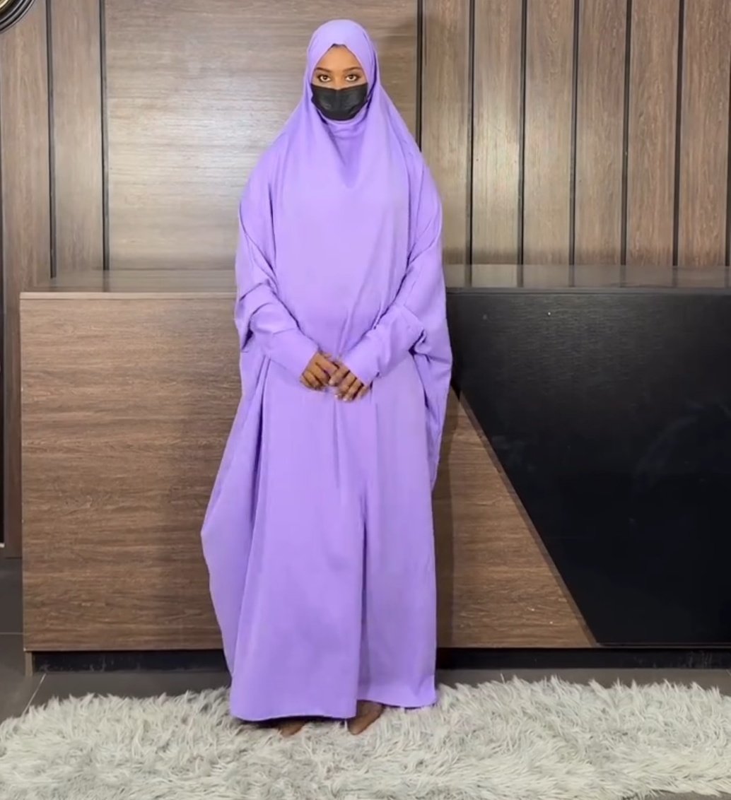zaynab(hijab and perfume plug) tweet media