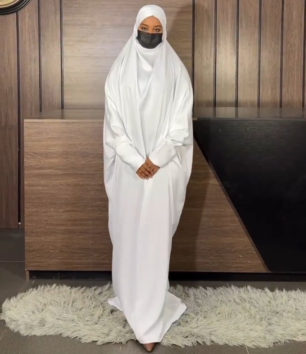 zaynab(hijab and perfume plug) tweet media
