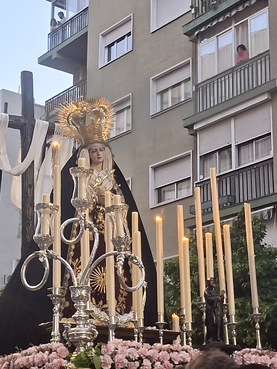 anitarueda33's tweet photo. La virgen del Sol
#CofradíasMLG https://t.co/vqYrVDjhz9