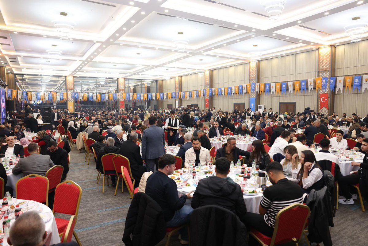 Gaziantep Ak Partimizin Geleneksel Vefa İftar Buluşmamız 🌙
Grup Başkan Vekilimiz Sayın <a href="/abdulhamitgul/">Abdulhamit Gül</a> , İl Koordinatörümüz Sayın <a href="/iekarayel/">Dr. İsmail Emrah KARAYEL</a> , kıymetli milletvekillerimiz, belediye başkanlarımız ve dava arkadaşlarımızla İftar Buluşmamızı gerçekleştirdik
<a href="/FatmaSahin/">Fatma Şahin</a> <a href="/EyupOzkececi/">Mehmet Eyup Özkeçeci</a>