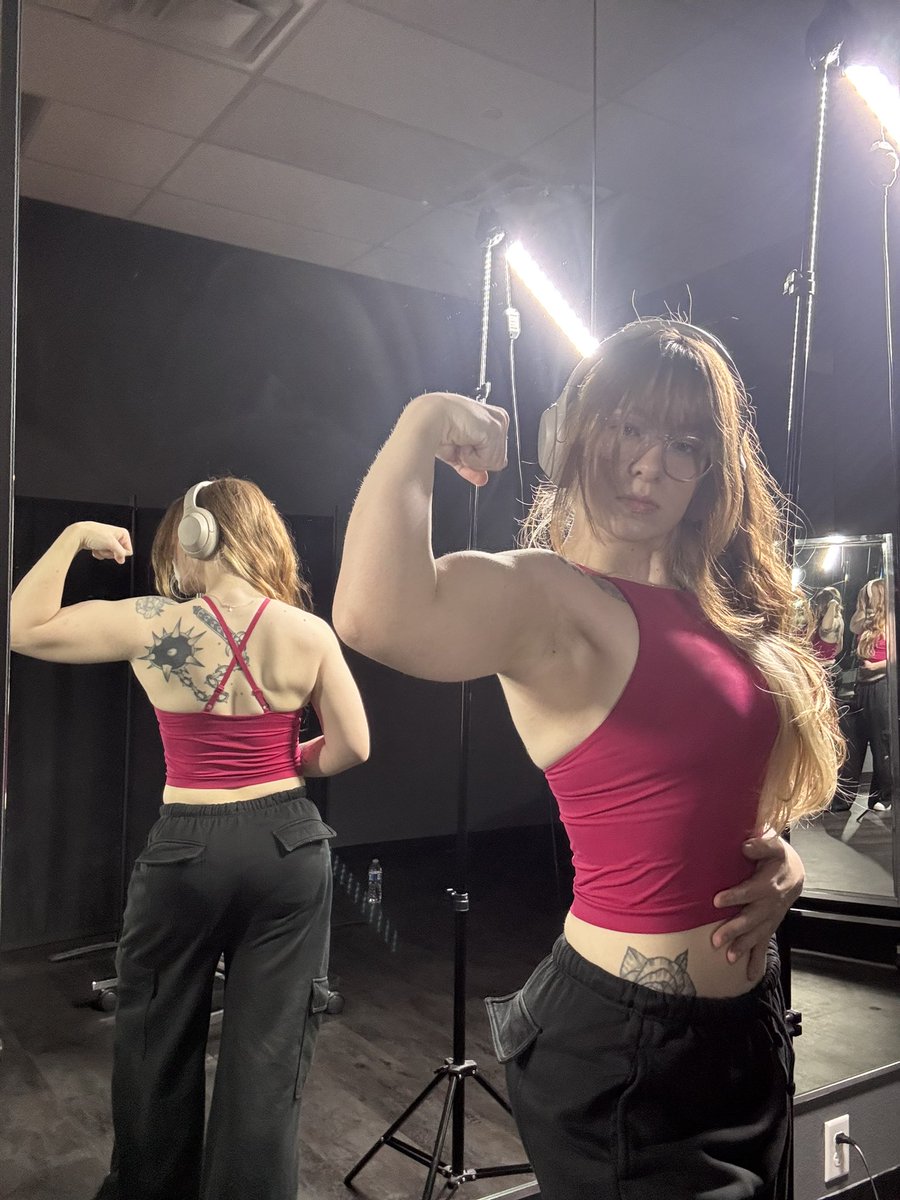 Sidoneee ✨muscle mommy✨ tweet media