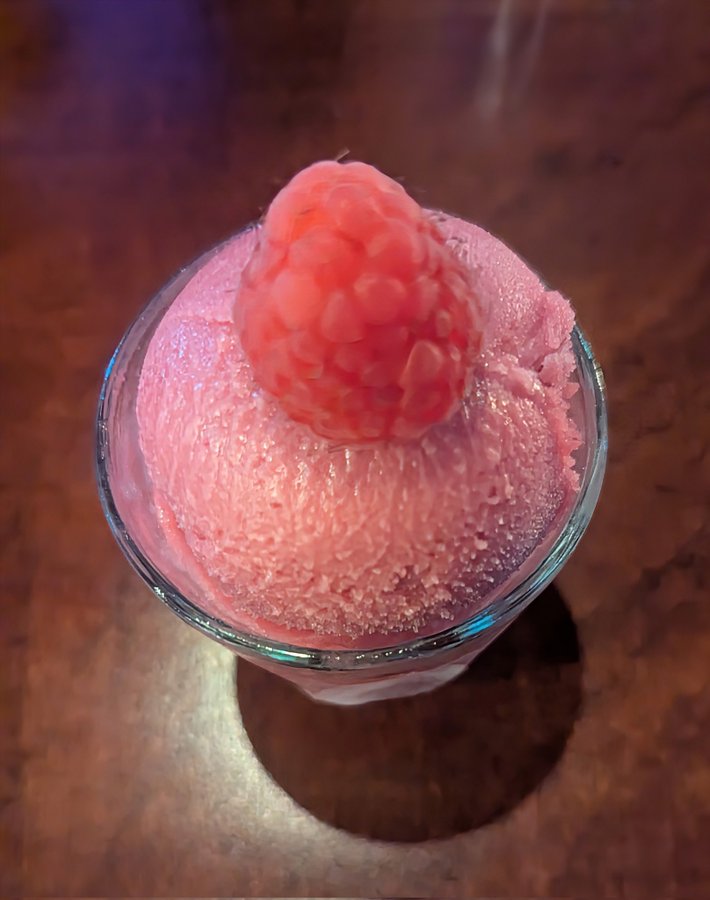 Wizardswell's tweet photo. @NotBadForHerAge Fruit bodies needing that water....😉 https://t.co/tjfieDRzhz