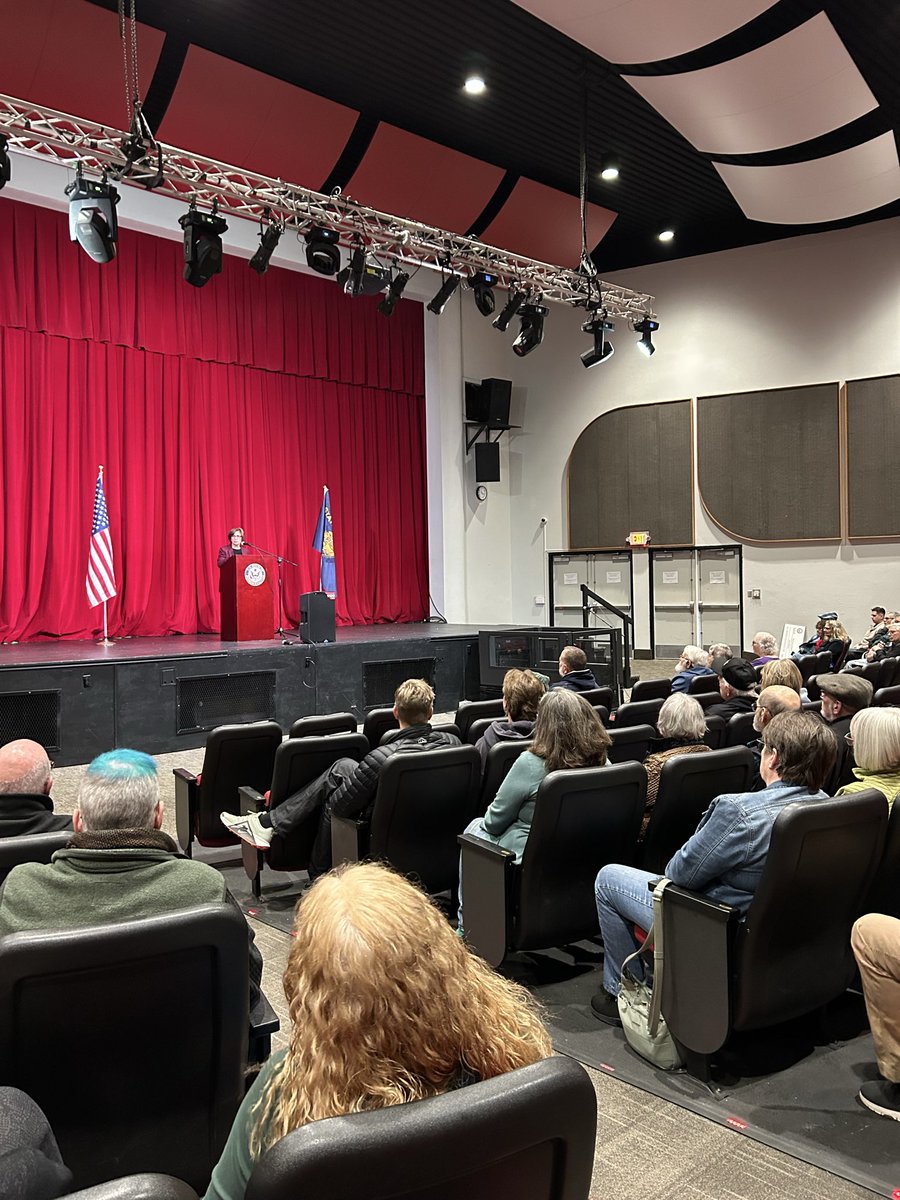 Suzanne Bonamici tweet media