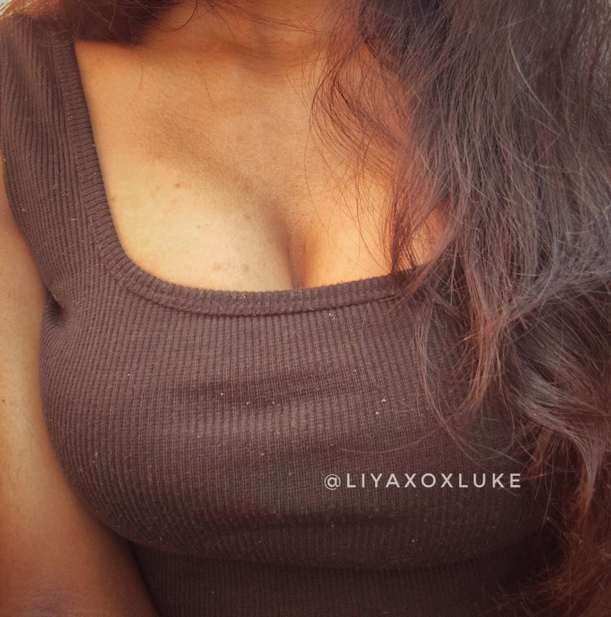 LIYAXOXLUKE's tweet photo. ഇന്നത്തെ രാത്രി കുറച്ച് naughty mood ആണ്… 😈🌙
ഇതിന്റെ അടിയിൽ എന്താണ് ഒളിഞ്ഞിരിക്കുന്നത് എന്ന് കാണണോ?
Retweet ചെയ്ത് കമന്റിൽ “show me” എന്ന് type cheyu…🫦 https://t.co/fHPHv9Fh5W