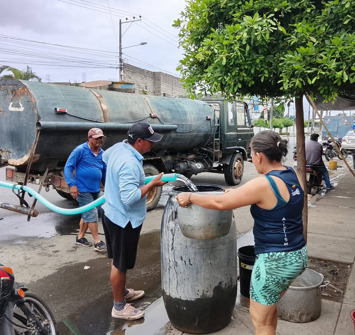 alcaldiabbhy's tweet photo. BABAHOYO EN EMERGENCIA: MÁS DE 25.000 FAMILIAS AFECTADAS
Desde el #COECantonal, liderado por el alcalde @GustavoBarquetM, se coordinan acciones inmediatas.

▶️https://t.co/bRRuAacymk

#AccionesInmediatas
#AlcaldíaCiudadanaDeBabahoyo https://t.co/eJ2gWp0cLL