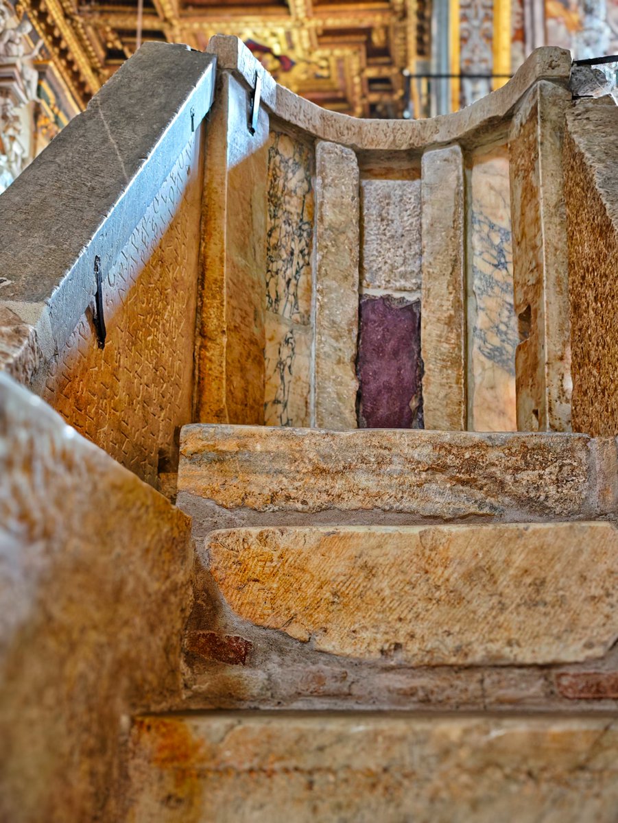 antmoose's tweet photo. #SpoliaSunday is every day at the #Aracoeli in #Rome. This mighty basilica took its form c. 1268 when it was given its long nave by its new #Franciscan tenants. Here is the interior of the #pulpit of the #Gospel, from c. 1200, full of #spolia including a reused #inscription. https://t.co/oPwZalpQhM