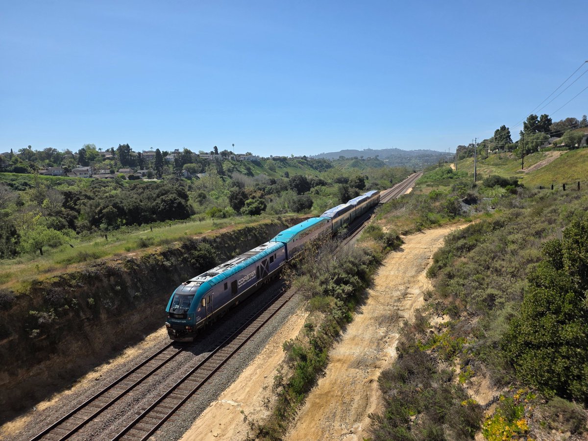 samuhyu's tweet image. Train autist summer is here.