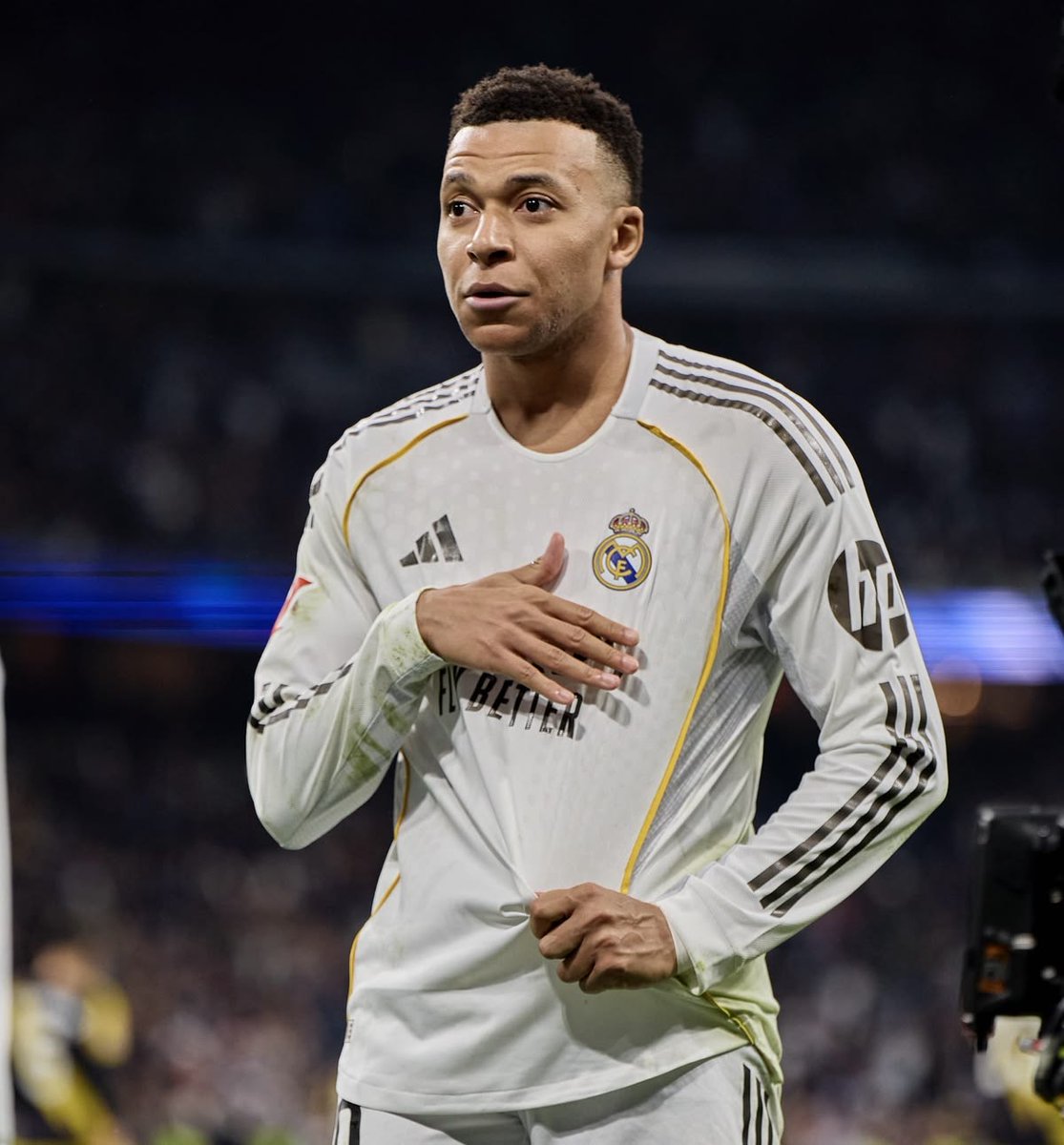 (fan) REAL MADRID FANS 🤍 tweet media