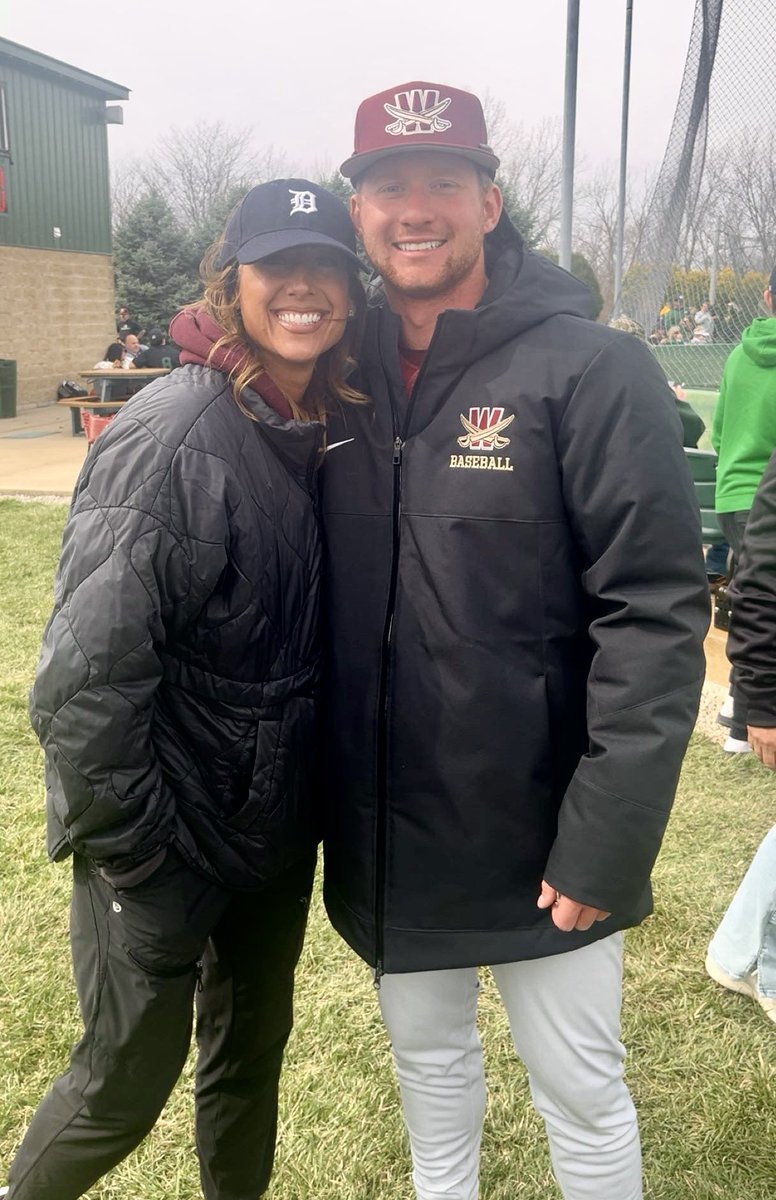 Molly Moore tweet media