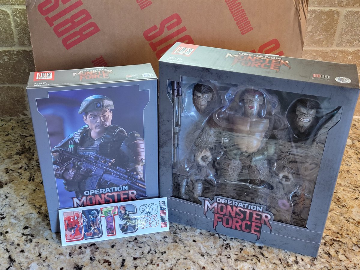 GeekDad248's tweet photo. Oh wow a @BigBadToyStore delivery arrived on a Sunday! Operation Monster Force Bigfoot and Phantom Corps Commander to add to the display cabinet decorating my game room
#BBTS #OperationMonsterForce #Chatsworth #PhantomCorp #VanHelsing https://t.co/BcEu1XGoMV