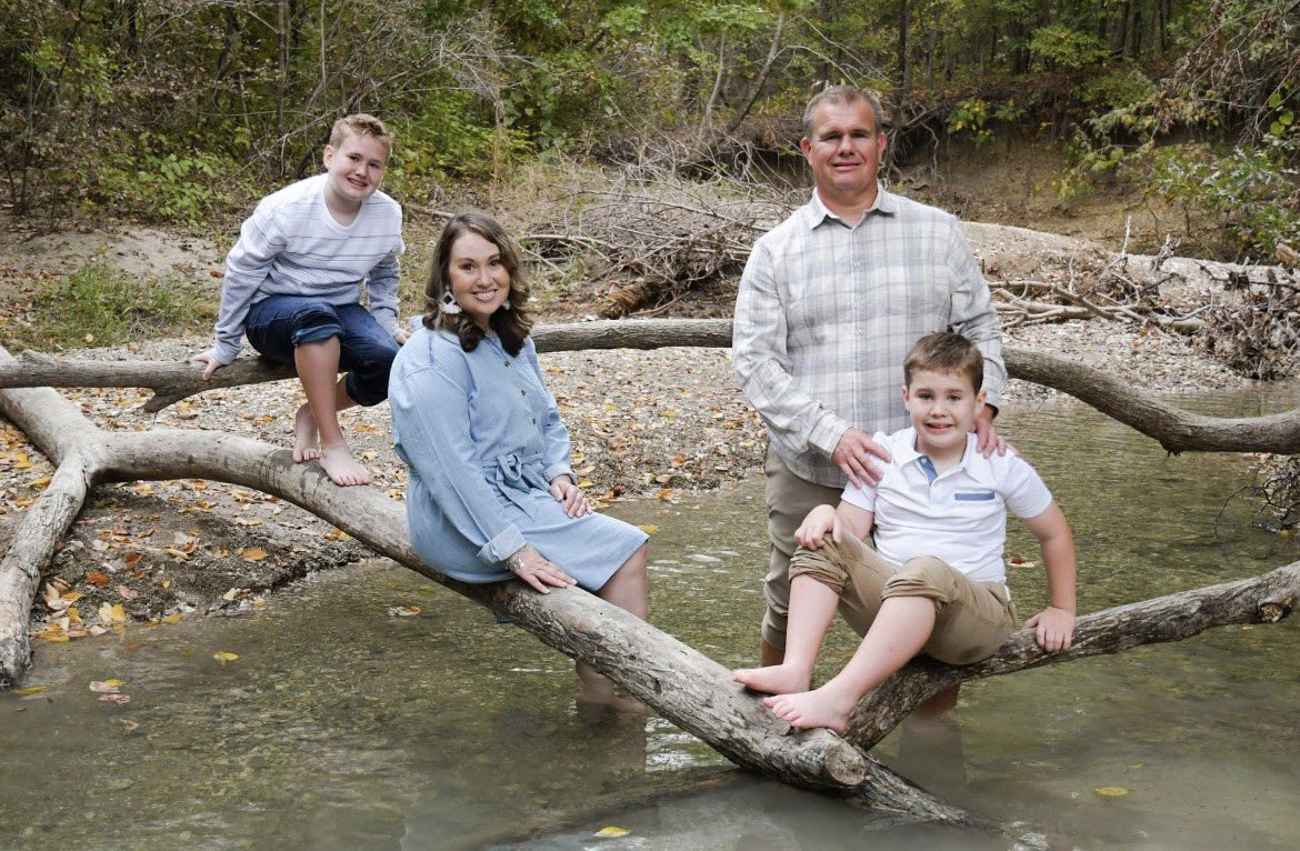 After 5 weeks in the hospital &amp; learning her cancer had spread. She wanted family photos. I didn’t feel like smiling &amp; taking family pictures but I’m so glad I did. The last family photo before she passed.
Lesson= Guys just smile &amp; take the damn picture. You will be glad you did.