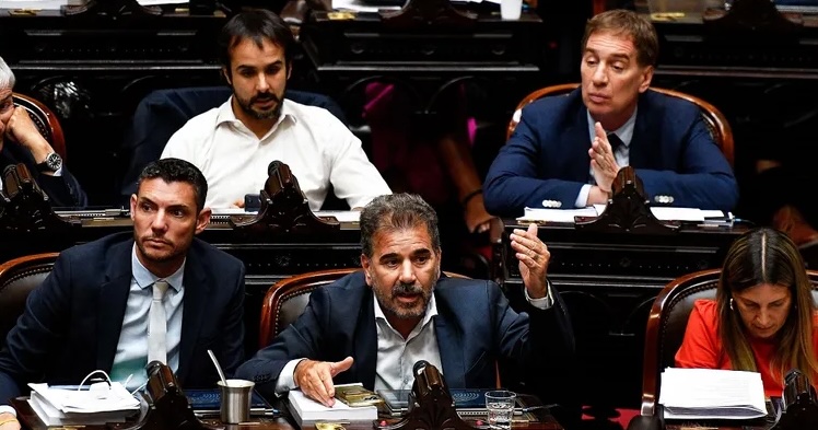 Será vergonzoso ver a los legisladores del PRO y la UCR defender la corrupción en el caso $LIBRA.
Hicieron lo imposible para que no haya Comisión Investigadora. La Comisión se creó y la boicotearon todo lo que pudieron.
Jamás ningún grupo político defendió tanto la corrupción.