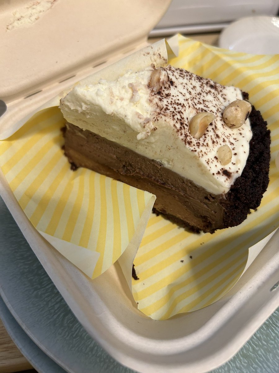 DougDawg13's tweet image. Weekend desserts part 1: Chocolate hazelnut cream pie from @hanisbakery for #nationalpiday