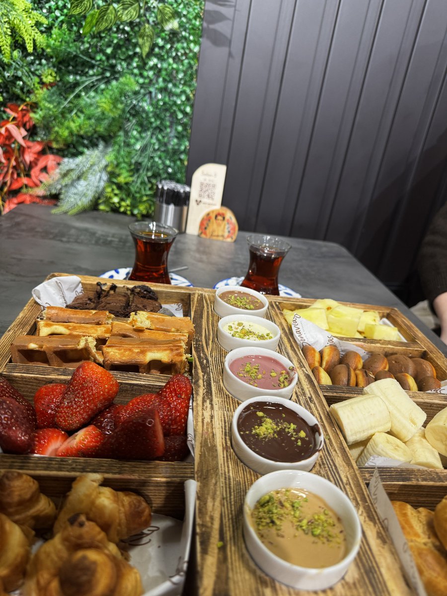 “Hayatın en güzel tarafı: 
iyi sohbet ve küçük mutluluklar.”🌸
#Diyarbakır