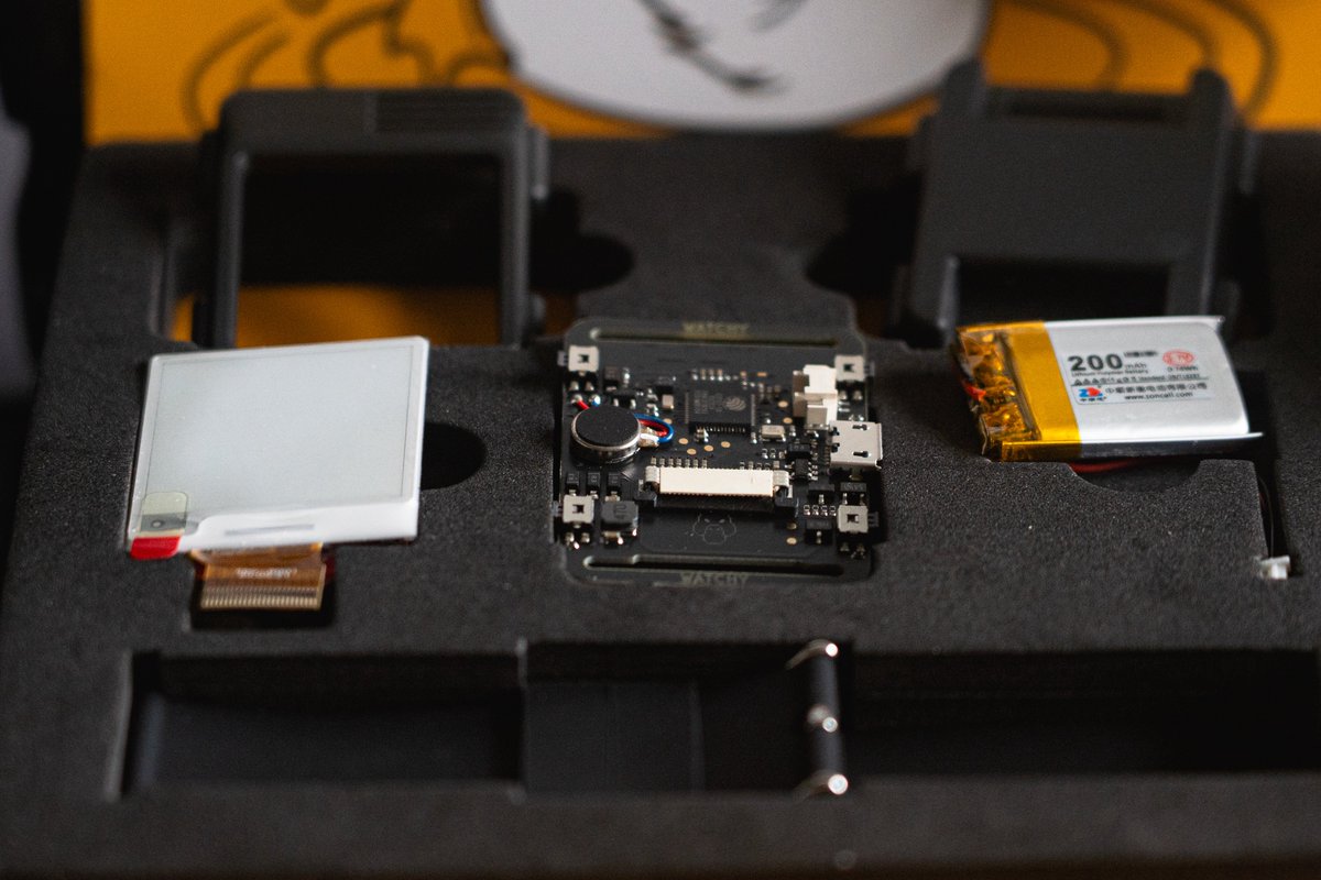ryanfoxeth's tweet photo. Day one of learning how to build and design my own watch using @sqfmi as my starting point 🙏 https://t.co/zlBFNSDhO1