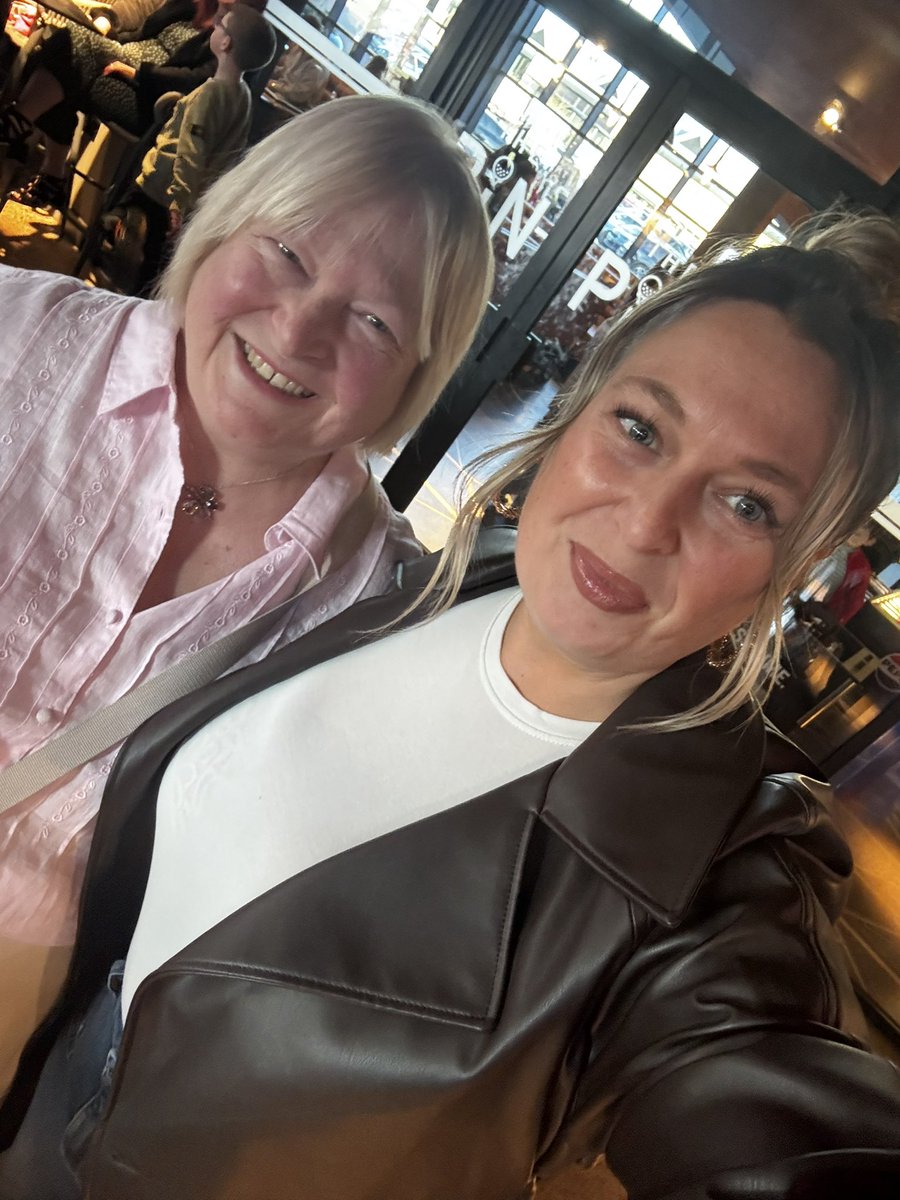 ✨ Laura Turnbull ✨ tweet media