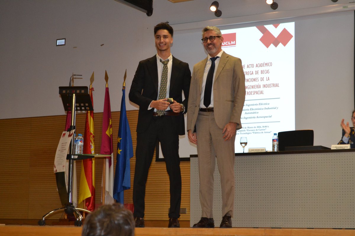 🏅 Se entregaron reconocimientos:
Mejor TFG
▪️ GIE: Andrés Pleite Paniagua
▪️ GIEIA: Juan Sánchez Medina
▪️ GIA: Lua Clara Fernandes Catalino y Ayman Berrem Khalid
Premio Fin de Estudios
▪️ GIA: Marta Garrote Hazas
▪️ GIEIA: Alba Braojos García
▪️ GIE: Andrés Pleite Paniagua