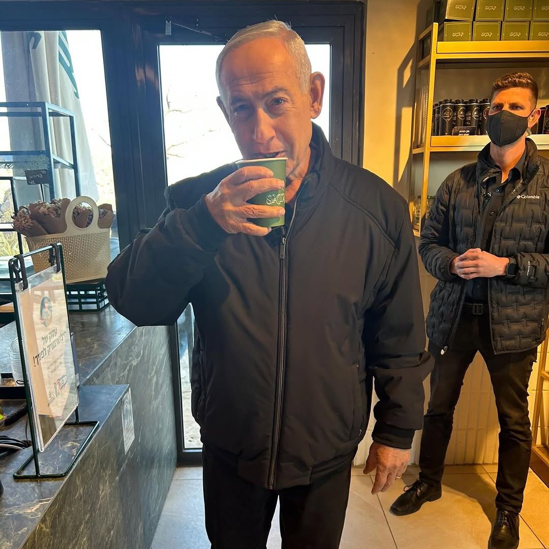 IRTV247's tweet photo. 🇮🇱 Benjamin Netanyahu AI Footage Based on a 2024 Visit to Sataf Cafe.

Please be cautious about the information you encounter regarding Israel's acti... See more https://t.co/UbTxn3Slmv