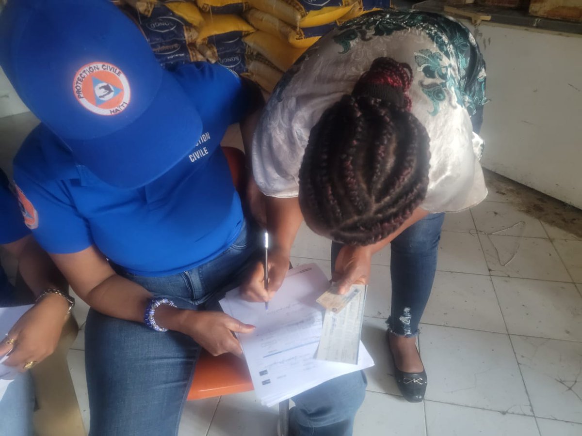 En dernier lieu, pour cette journée du dimanche, la délégation du #FAES, accompagnée de la #DGPC, s’est rendue au restaurant communautaire de #Lascahobas dans le cadre de la poursuite de sa tournée de supervision. À cette occasion, les cuisinières du restaurant logé à #Savanette