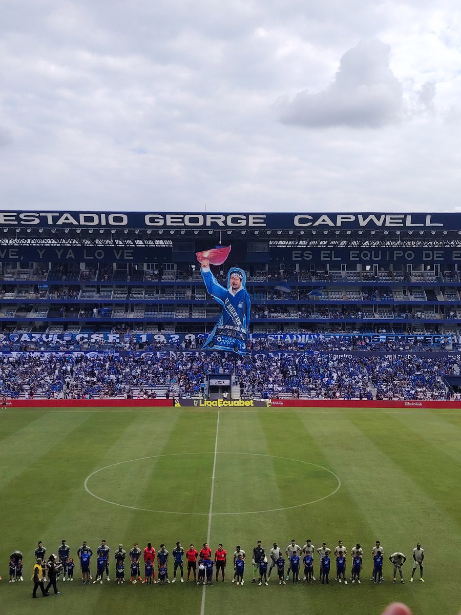 Si Cavanna tiene una grada con su nombre, mínimo el Che debería también tener una.