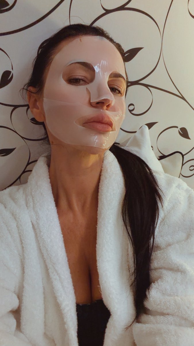 AniaKinski's tweet photo. Ce soir masque de visage et détente ☺️🍯 https://t.co/KwW3YetflC