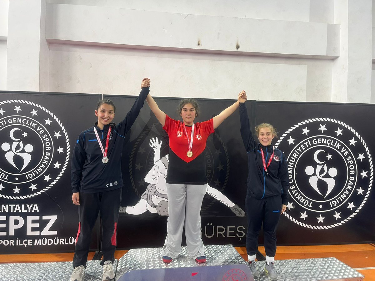 TGF U - 15 #Kadınlar Serbest Güreş İL Birinciliğinde ; 
Serik Gençlik ve Spor İlçe Müdürlüğü sporcumuz Semra Nur Durmaz 73 kg Antalya 1 .si oldu.
#Türkiye Şampiyonasına katılma hakkı kazandı.
Sporcumuzu  ve antrenörümüz <a href="/klc_tub/">Tuğba Kılıç</a> tebrik ediyorum.

<a href="/kemalcelik007/">Kemal ÇELİK</a>
<a href="/drcemalsahin/">Cemal SAHIN</a>