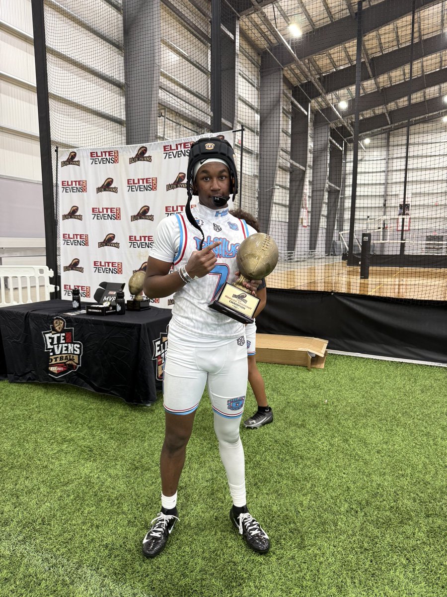 MStewart2029's tweet photo. Great weekend with the @PhillysFinest7 squad in Indiana at @Elite7evens tourney… 5-0 for the weekend and took home the 15U trophy! Punched our ticket to Nationals!! 
@PFCoachTobias 
@nextgenqbac 
@Purdue06 
@MISTER_F00TBALL 
@EA1785_Football 
@mrpafootball 
@toddfairlie https://t.co/LCTSw0ykXu