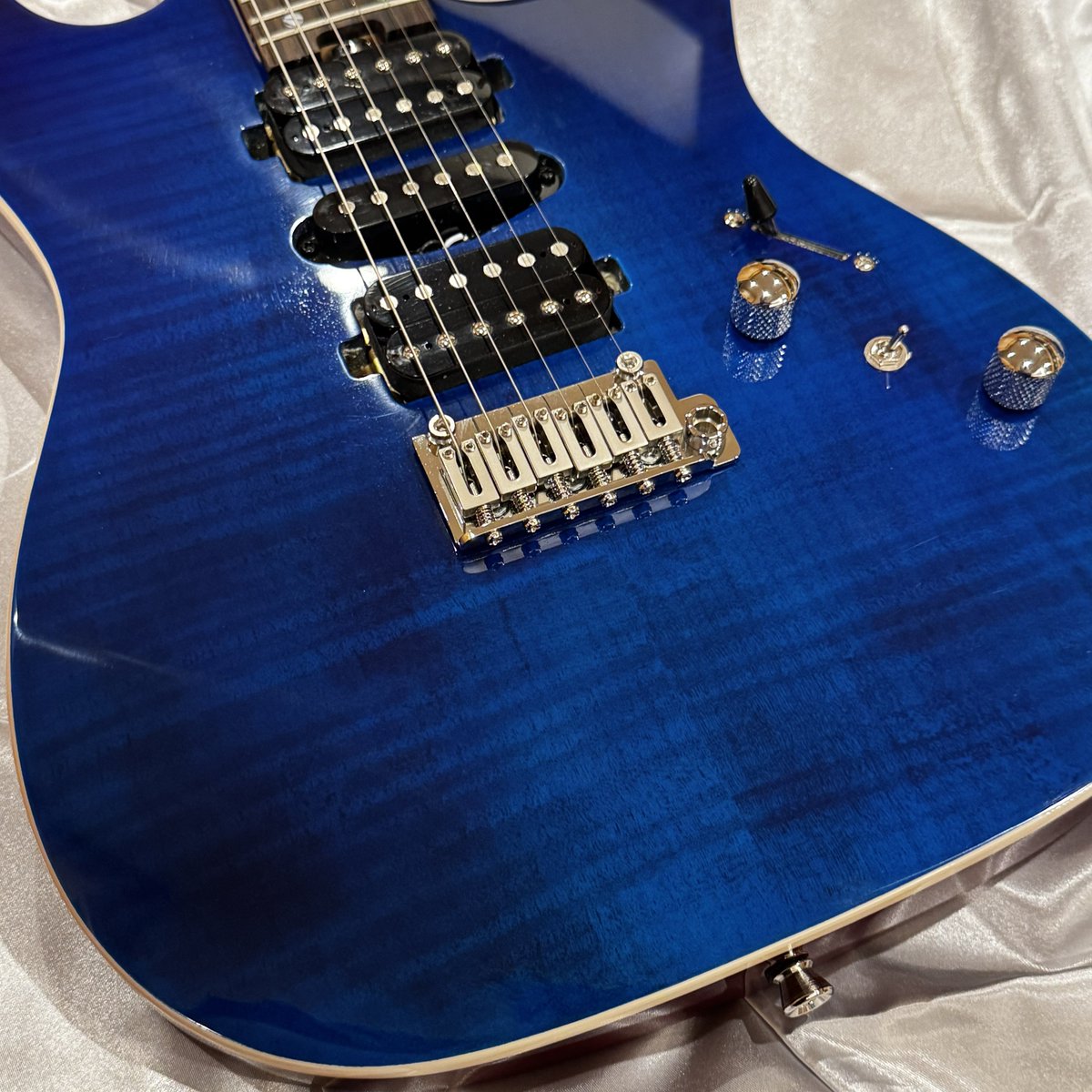 例のPLAYTECH ( プレイテック ) ST400 Flame Maple Blue届きました