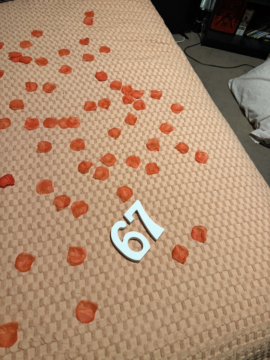 ellie 💭 tweet media