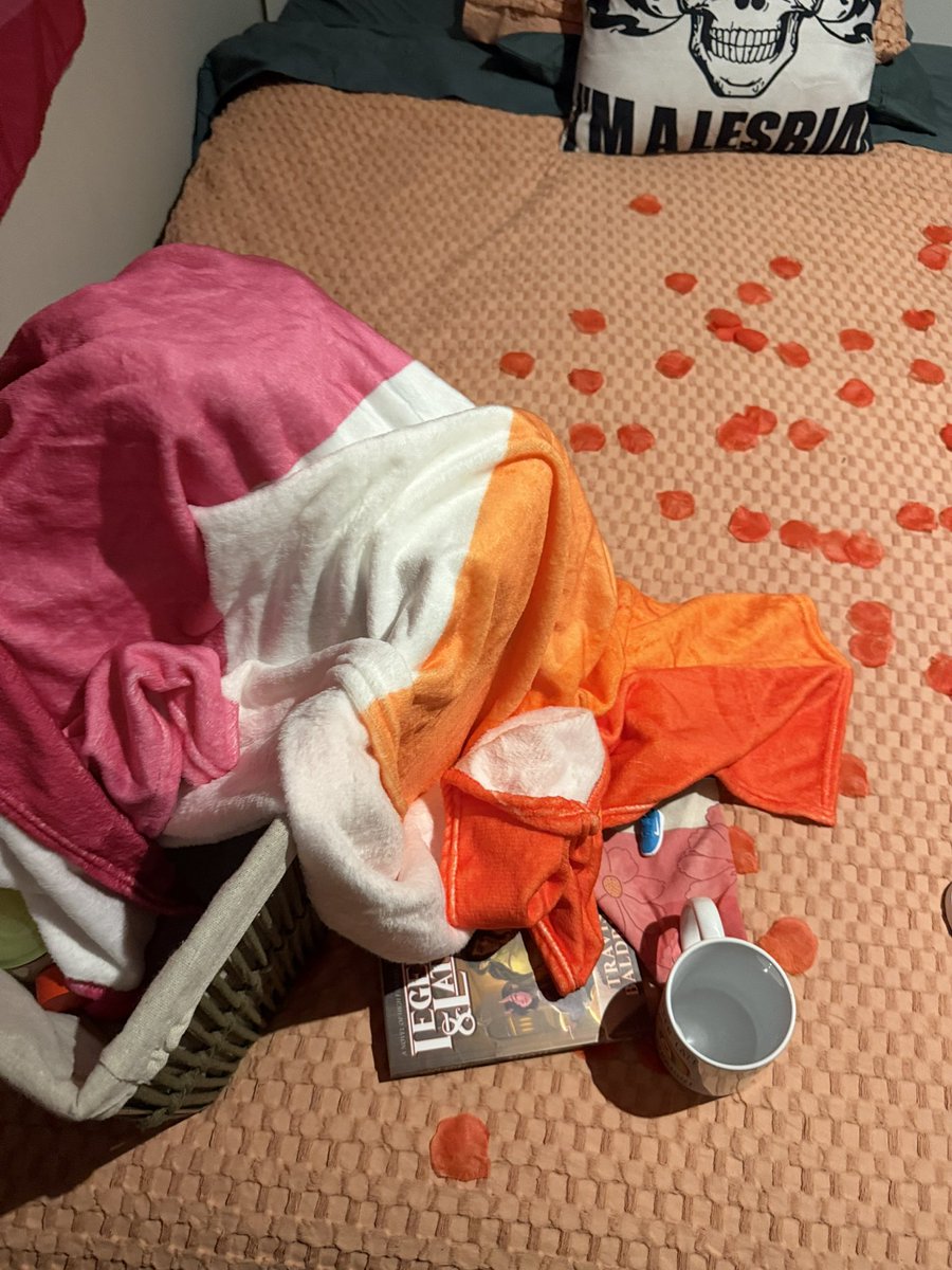 ellie 💭 tweet media