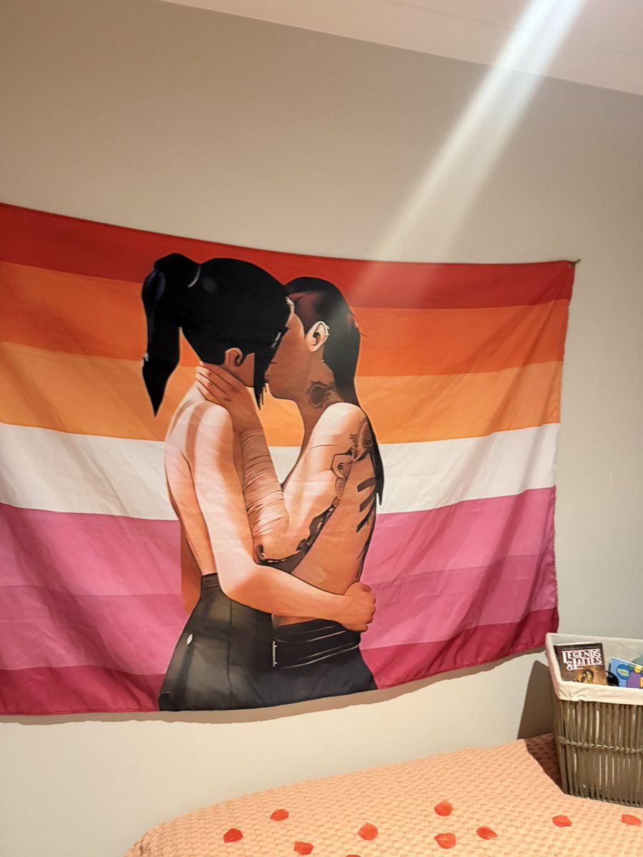 ellie 💭 tweet media