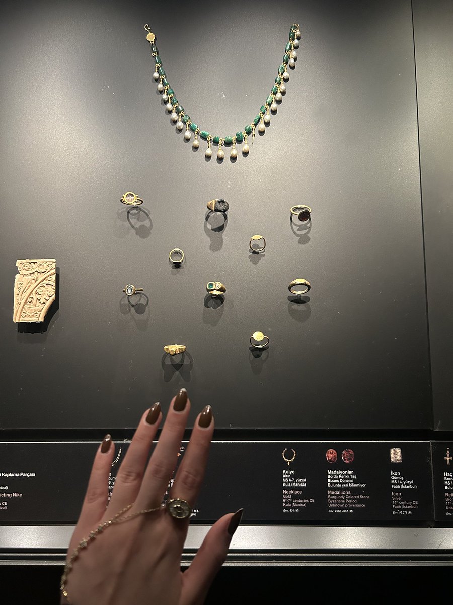 Kadın olmaya bayılıyorum her devirde süslüyüz