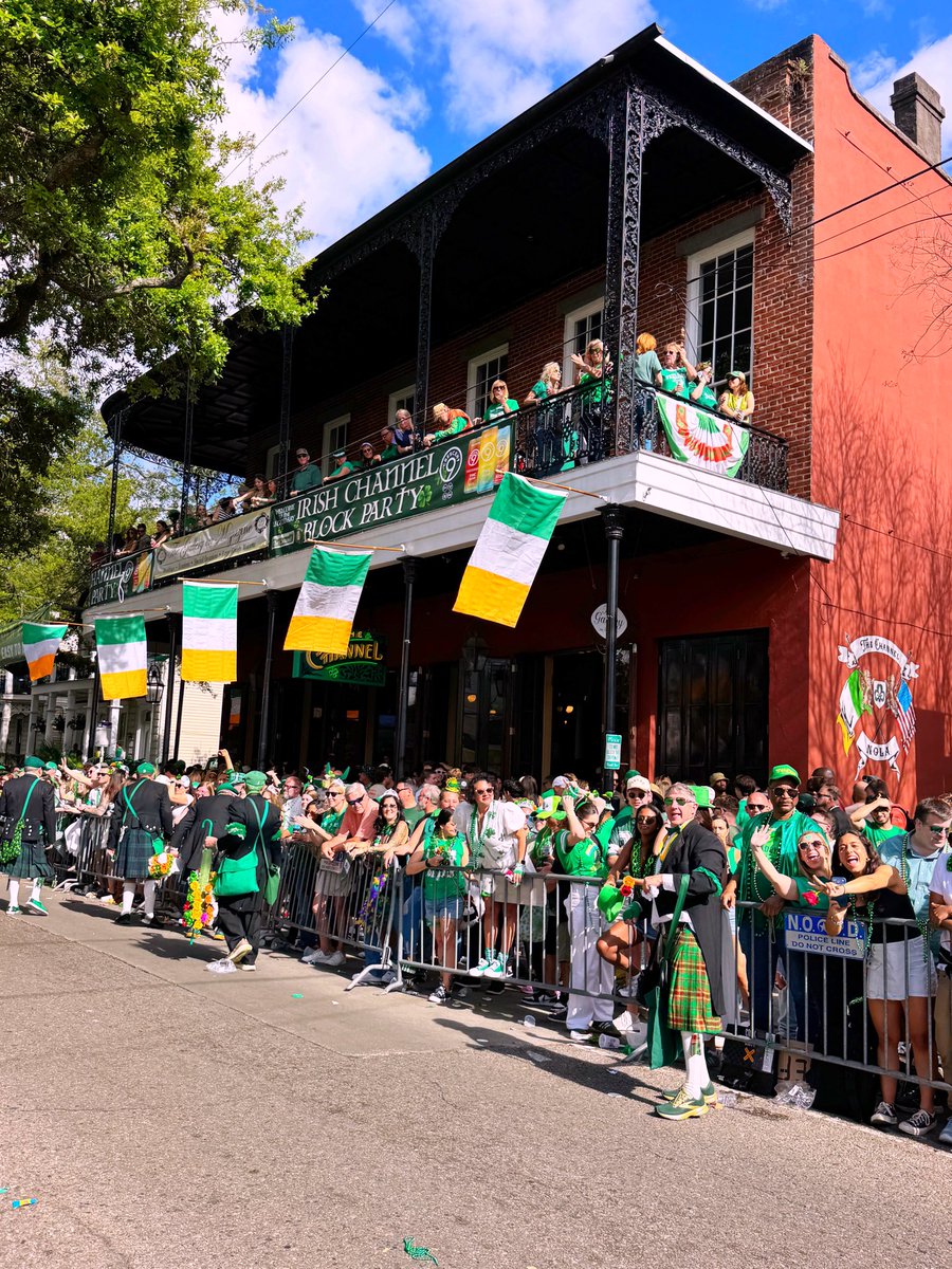DavidMora's tweet photo. Incredible time at the @IrishChanParade yesterday! Perfect weather, huge crowds and Irish spirit everywhere you looked. Sláinte! 🍀🍺🇮🇪🌈🍀
#IrishChannelParade #NewOrleans https://t.co/wheSsQzq2p