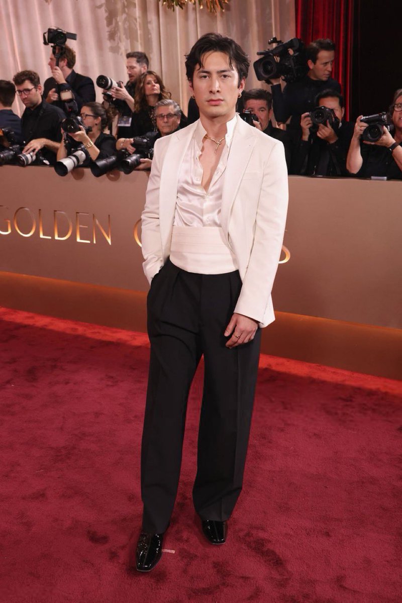 hollanovy's tweet image. golden globes                        oscars