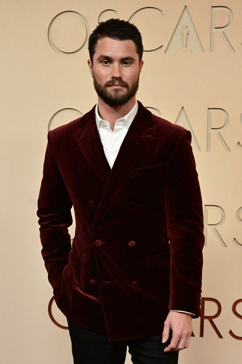 netflix⁷ tweet media