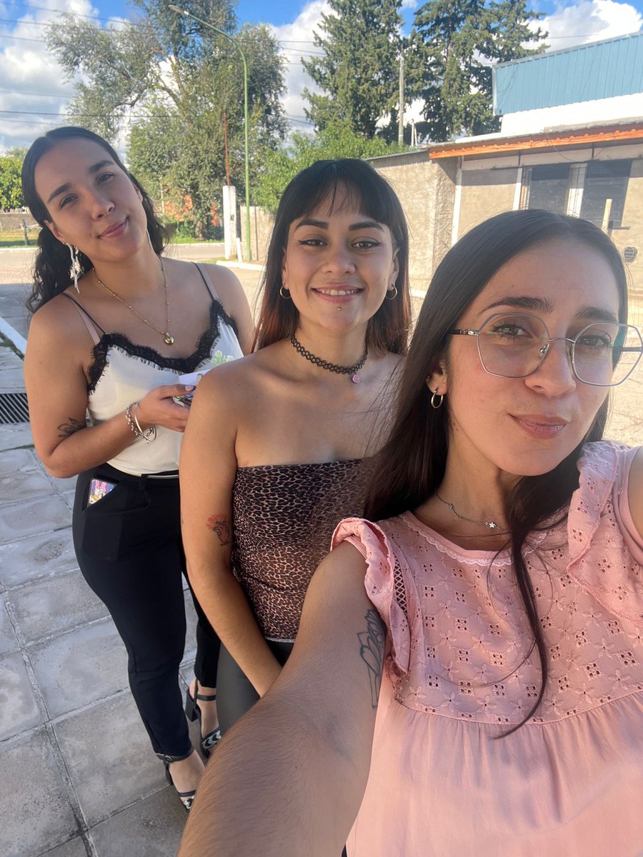 Gracias x Simplemente existir ( si las quiero Pero no le digan a nadie )😅❤️‍🩹